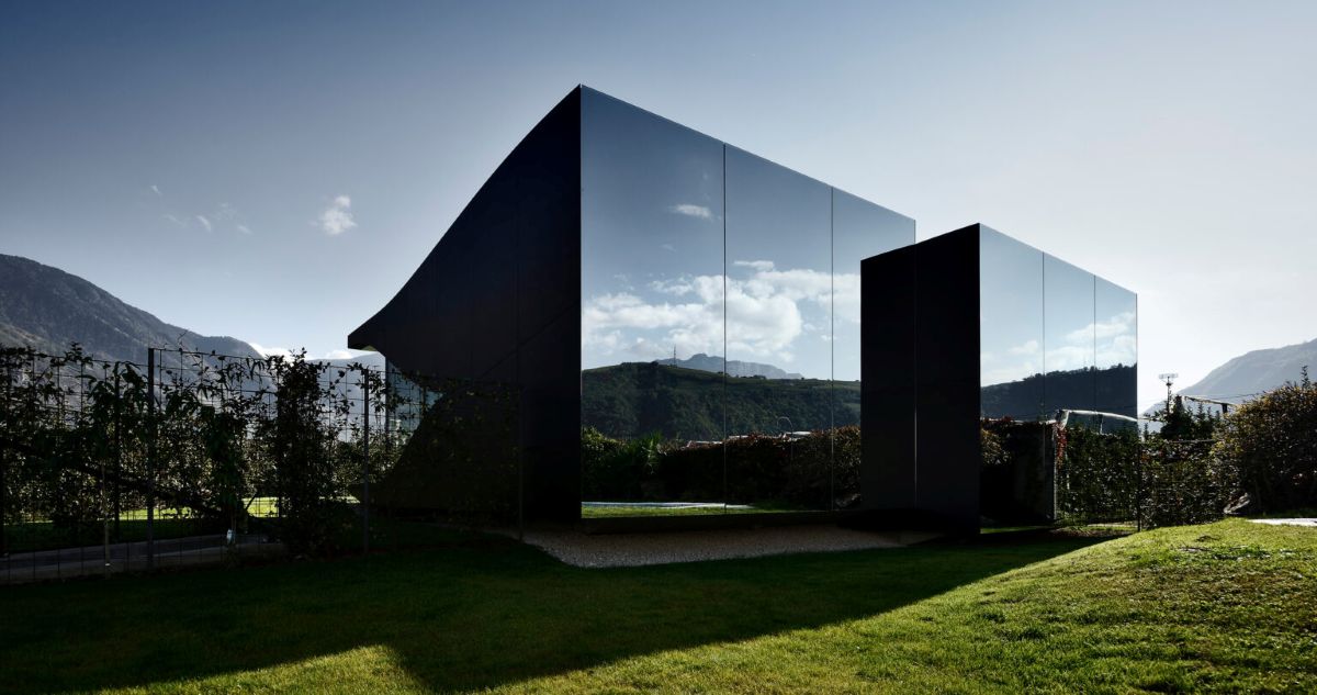 Mirror House, un’opera “riflettente” di Peter Pichler a Bolzano