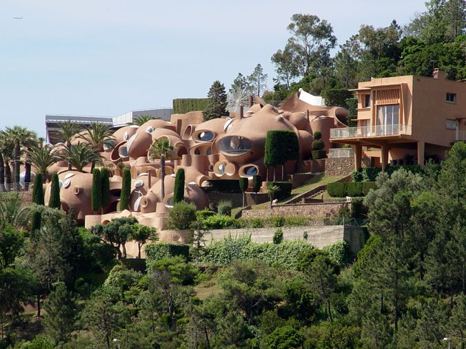 Palais Bulles, situato sulle scogliere di Théoule-sur-Mer