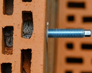Sistemi di fissaggio usati in edilizia: ancoranti chimici e meccanici