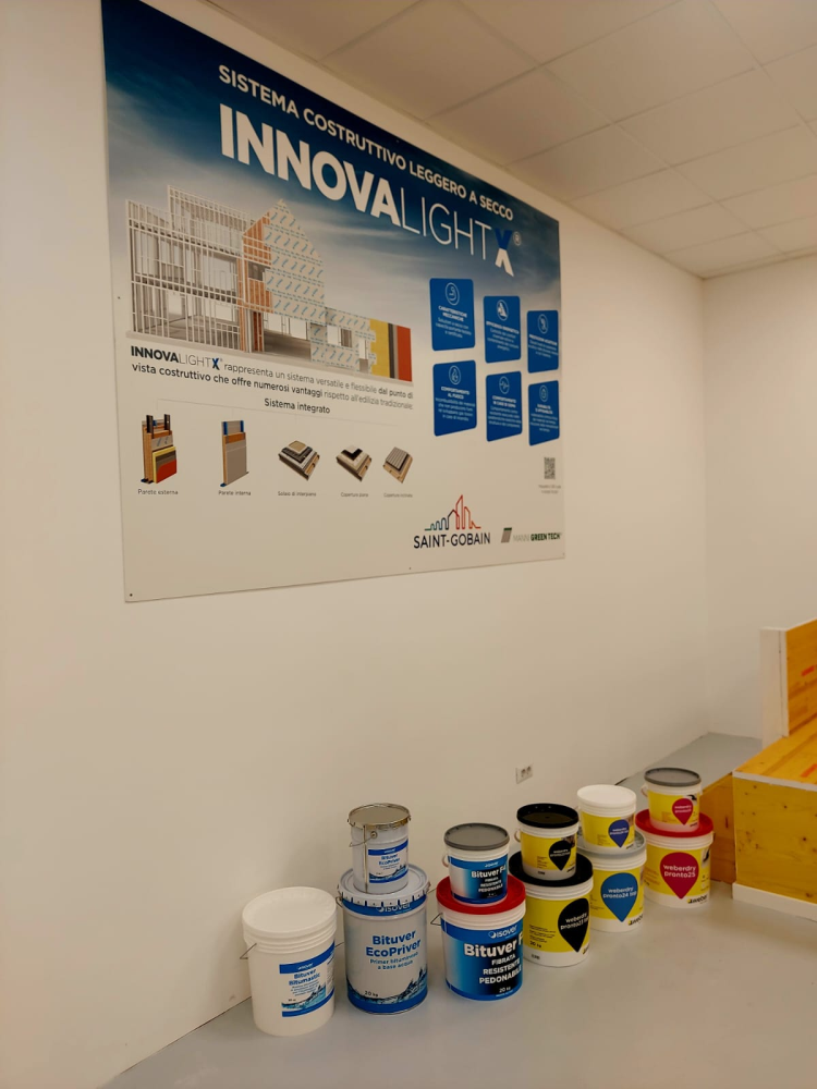 Nuova scuola di posa saint gobain a chieti Scuola di Posa realizzata con la tecnologia InnovaLight X®