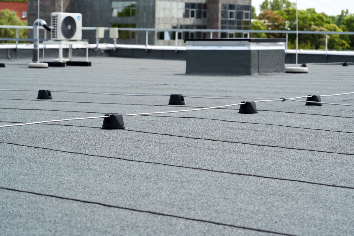 Lastrico solare: differenze tra tetto caldo e tetto freddo