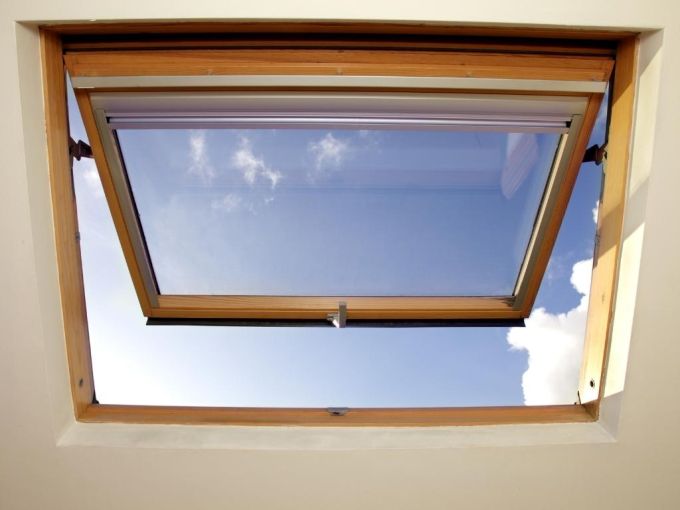 Pulizia finestre: finestre per tetti e finestre normali